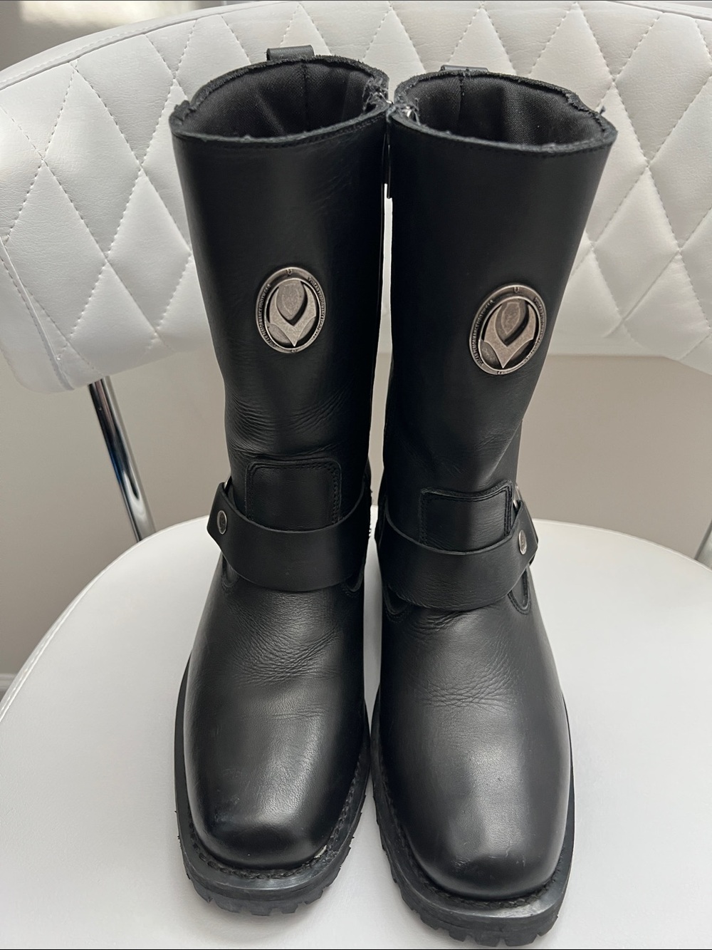 Vulcan Women’s Black Leather Riding Boots with Metal Hardware. Size 8